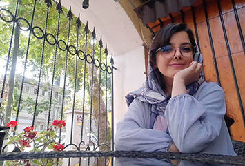 مهسا مجتهدی- استاد زبان
